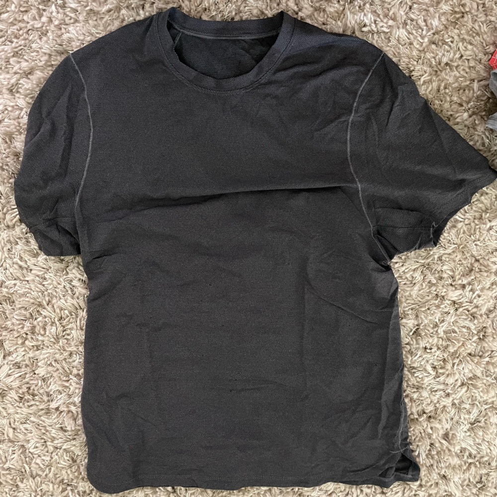 Lululemon Men’s Size L Shirt